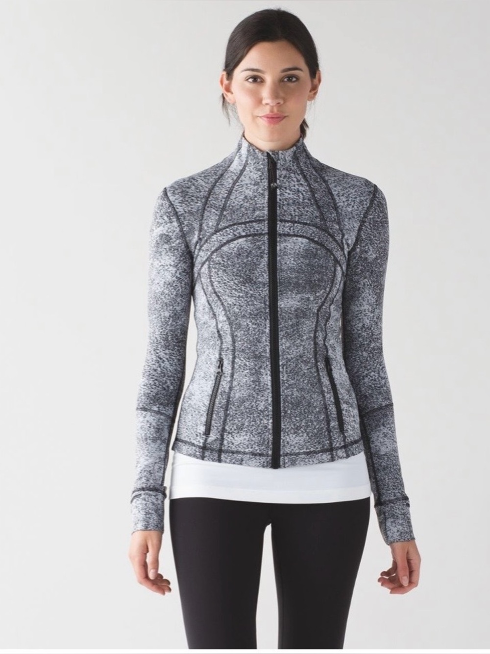 Lululemon Define Jacket
Luon Spray Jacquard White Black size 6 EUC